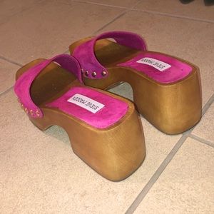 Izzy Pink Suede Steve Madden Clogs Size 7